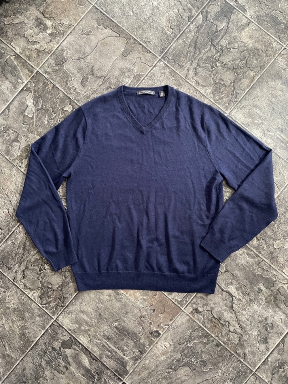 SAKS FIFTH AVENUE Soft Merino Wool Navy Mens V-Neck Preppy Casual Smooth Sweater